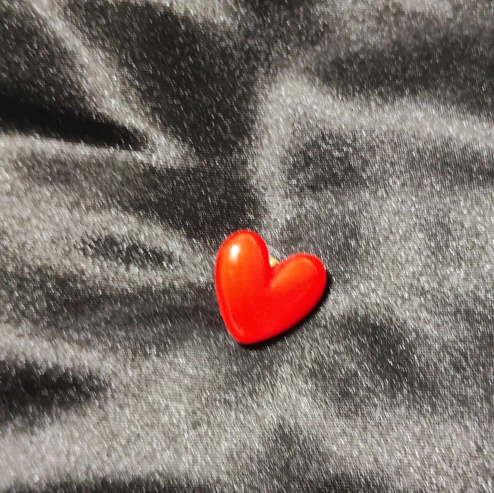 Red Heart Pin - Picture 3 of 3